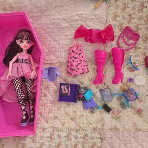 Monster High Draculaura Gore-Ganizer Doll with LOL OMG Dress and acessories
